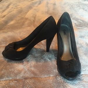 Black Fioni 4 inch heel. Suede twist chunky heel